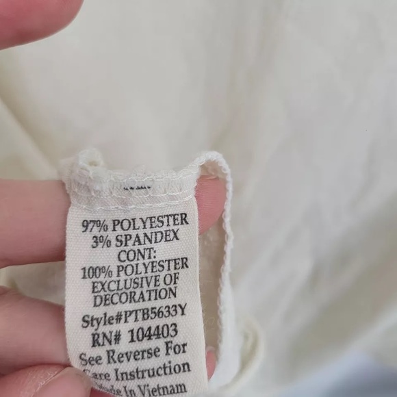 Flower & Feather Women’s faux wrap blouse - Picture 3 of 6